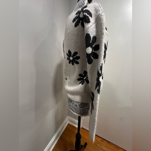 Women’s grey Truth by republic Severine style Crew Neck Sweater Black/White. SP - Picture 10 of 12